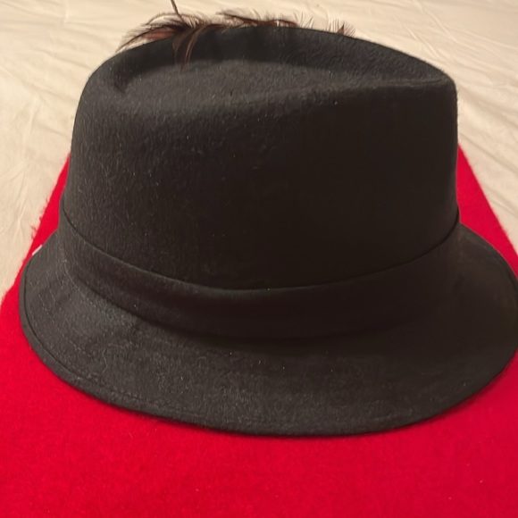 Magid Wool Blend Black Fedora Hat w/Burgundy Feathers and Rhinestone- Size: S/M - Picture 3 of 6